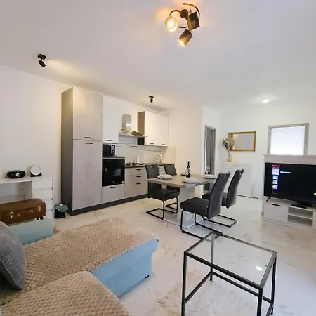 Appartement Ad Astra, *