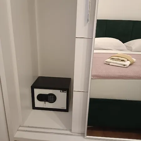 Ad Astra, Apartament *