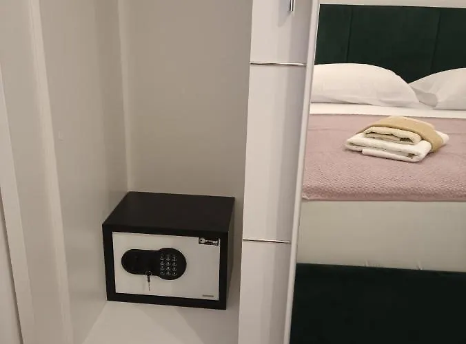 Ad Astra, Apartman *