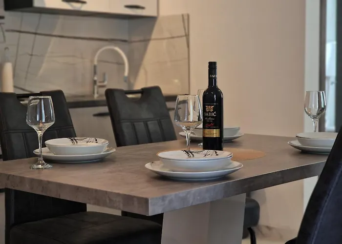 Ad Astra, Apartman Zára