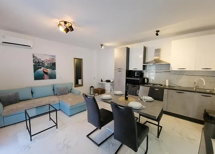 Ad Astra, Apartman Zára